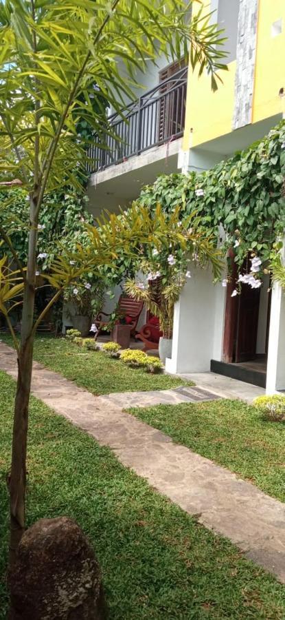 希克杜沃Mandara Rest住宿加早餐旅馆 外观 照片